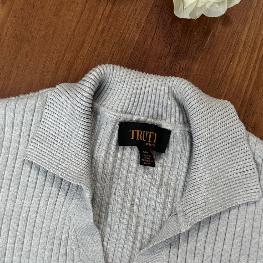 Pale Gray Ribbed Collared Button Cardigan - Picture 2 of 7